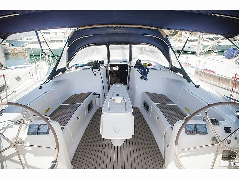 Cyclades 50.5
