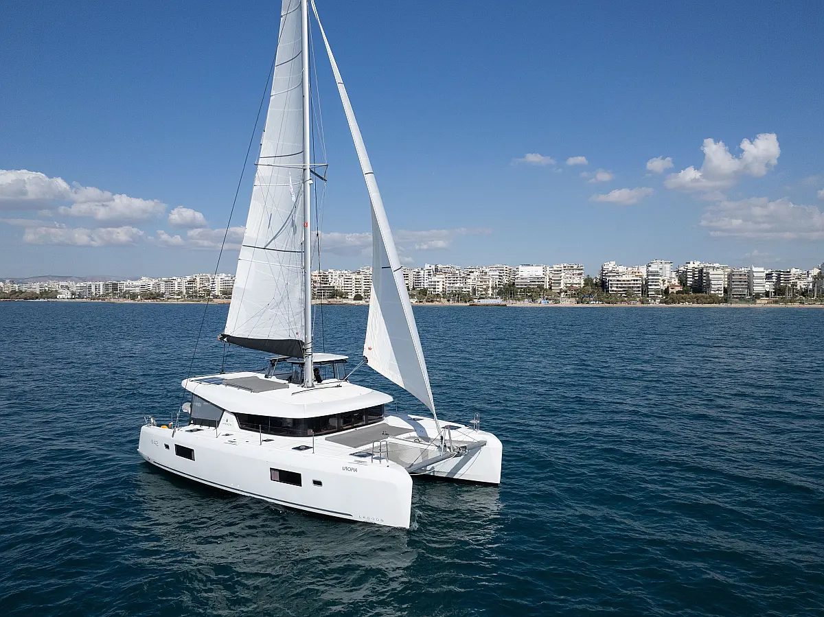 Lagoon 42 - Utopia  - External image